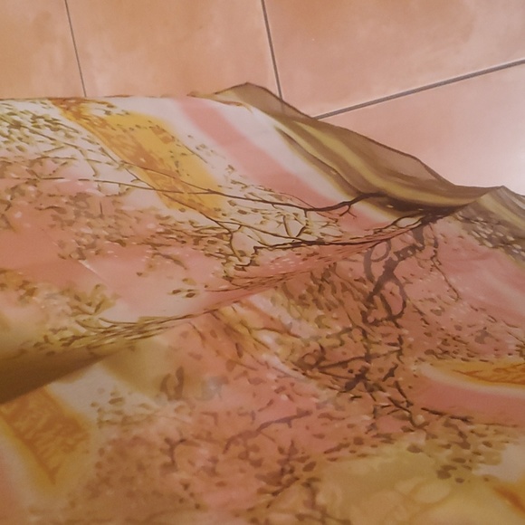 New Silk Blend Sheer Scarf cherry Blossom Design - Picture 4 of 4